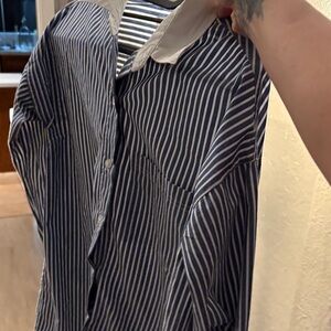 Women’s Old Navy Navy and White button down shirt